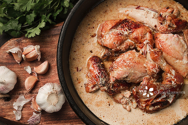 蒜香奶汁炸鸡，格鲁吉亚菜肴，家常菜，特写，无人图片素材