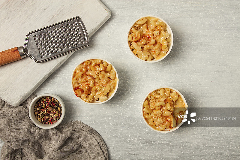 美式通心粉和奶酪，顶部视角，无人图片素材