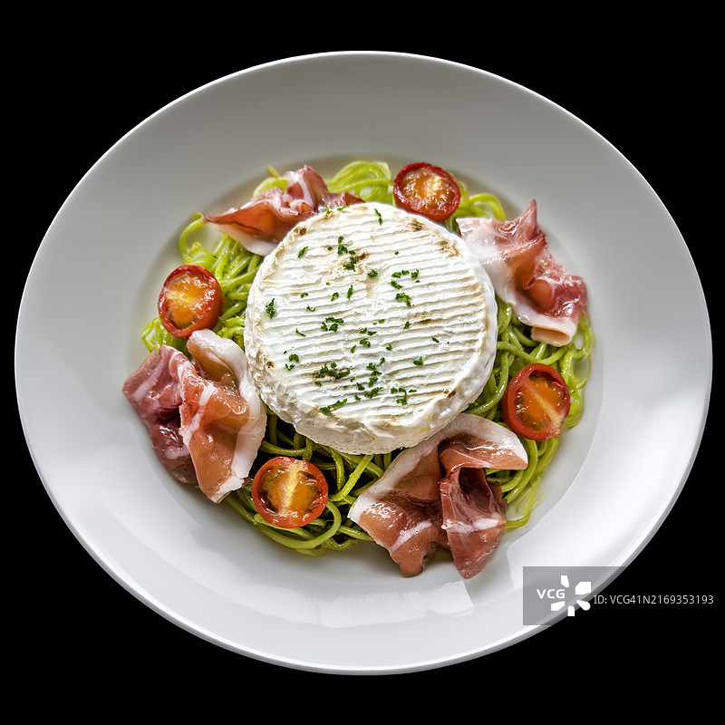 北海道烤卡门贝尔奶酪和热那亚火腿图片素材