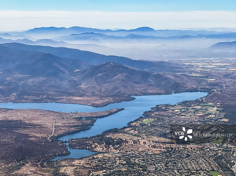 航拍圣迭戈丘拉维斯塔湖图片素材