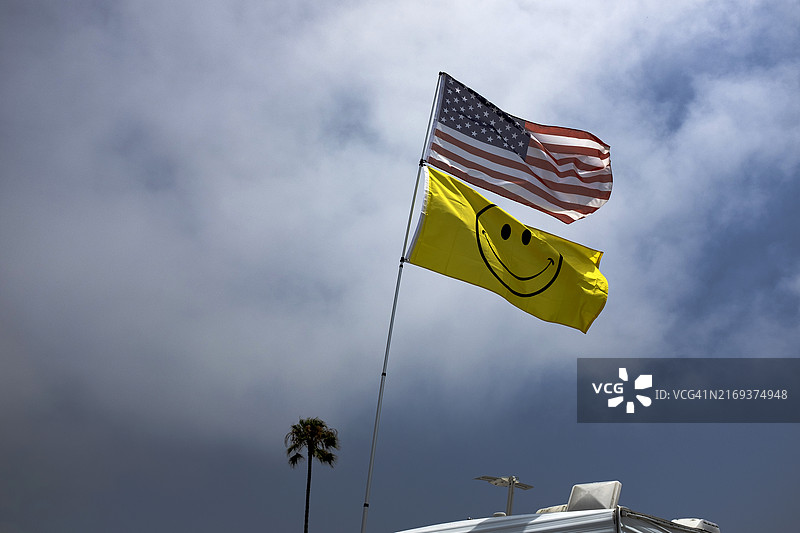 笑脸旗帜图片素材