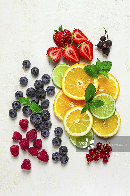 水果和浆果什锦拼盘图片素材