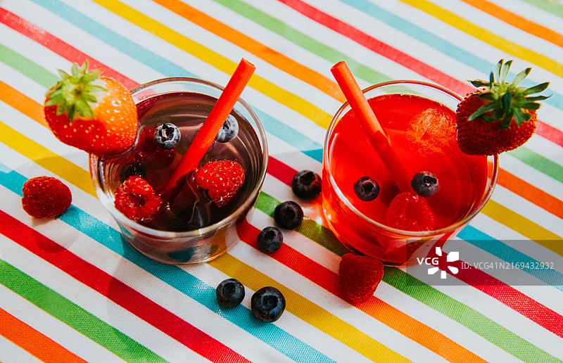 草莓蓝莓覆盆子夏季清爽饮品图片素材