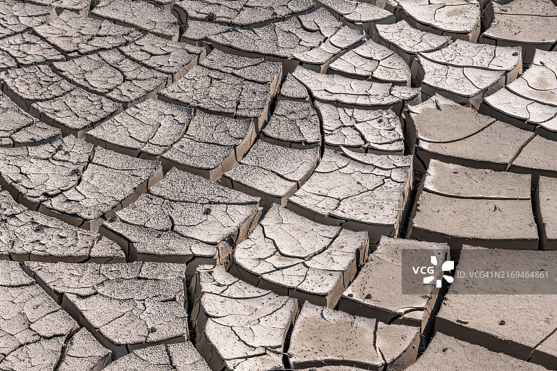干旱和极端高温时期的地球裂缝，法国图片素材