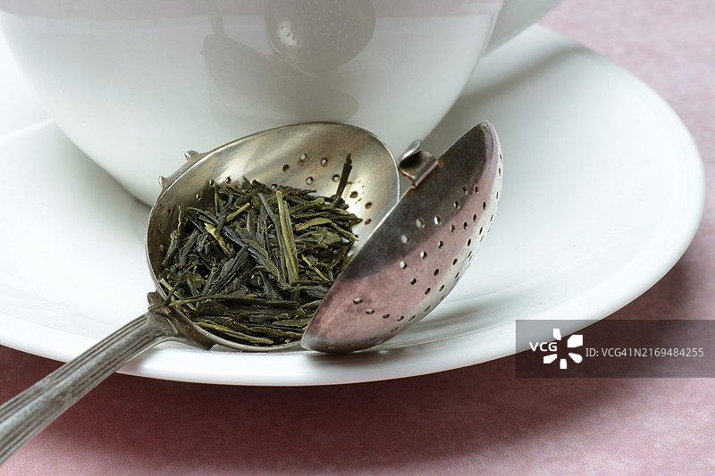 茶滤器中的茶叶（煎茶），绿茶图片素材