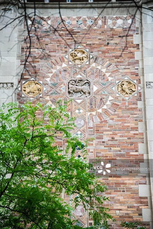 纽约市圣巴塞洛缪教堂的主教十字马赛克图片素材