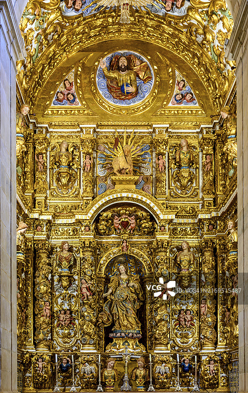 巴西萨尔瓦多巴洛克教堂贴金祭坛图片素材