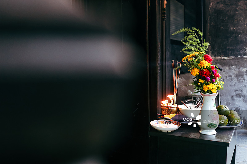 会安古镇的宗教祭祀用香图片素材