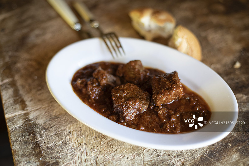 维也纳风味牛肉汤，皇帝面包卷图片素材