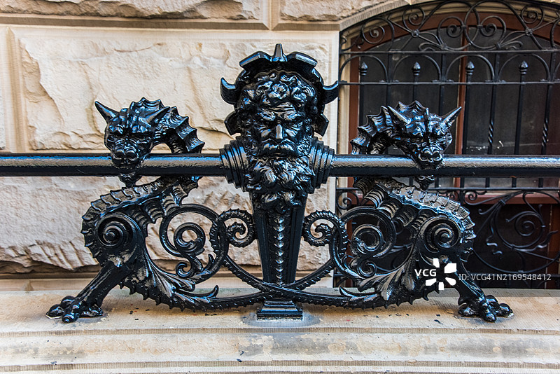 纽约达科他大厦的华丽铁栏杆图片素材