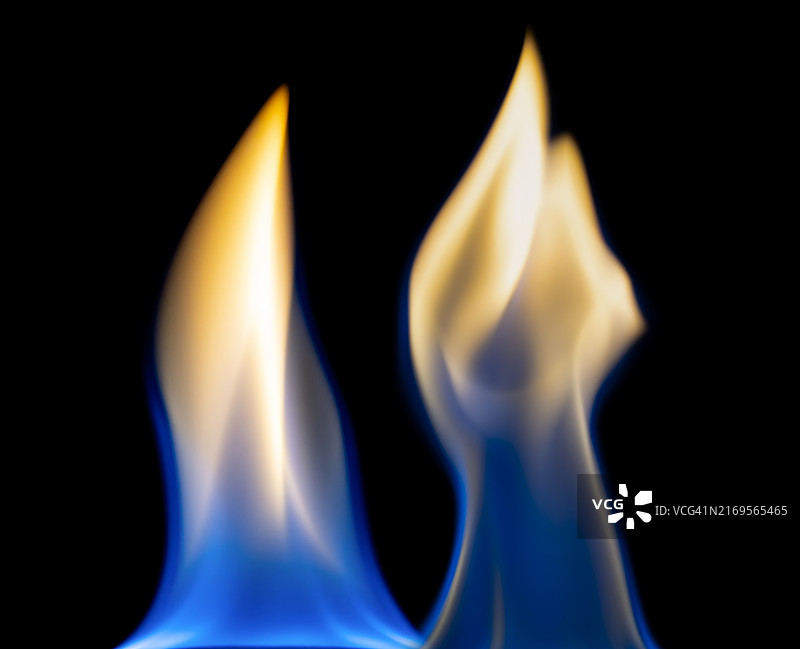 黑色背景上的火焰图片素材