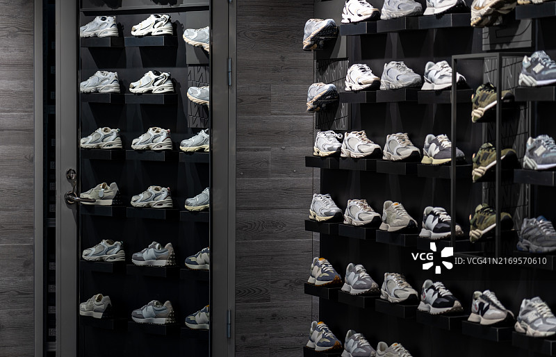 鞋子的零售展示图片素材