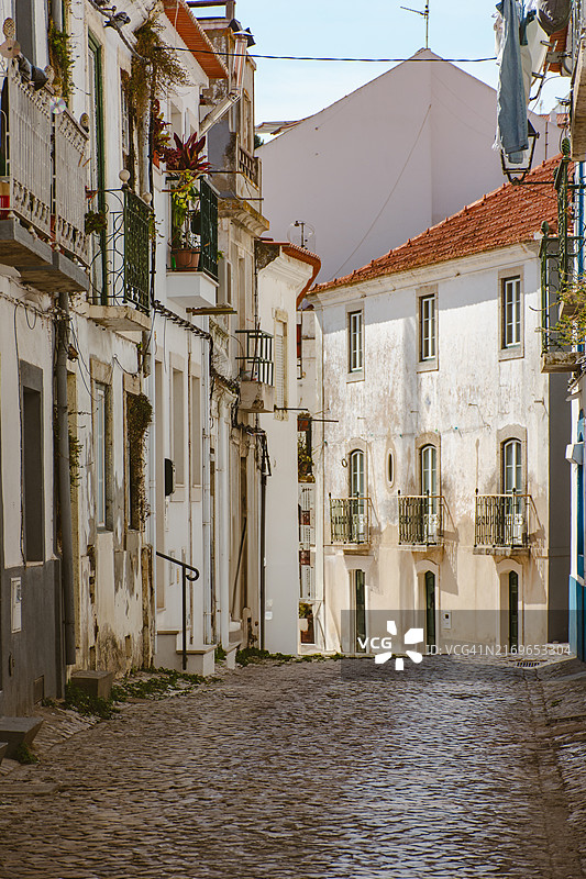 葡萄牙阿尔卡塞尔杜萨尔的城市街道图片素材