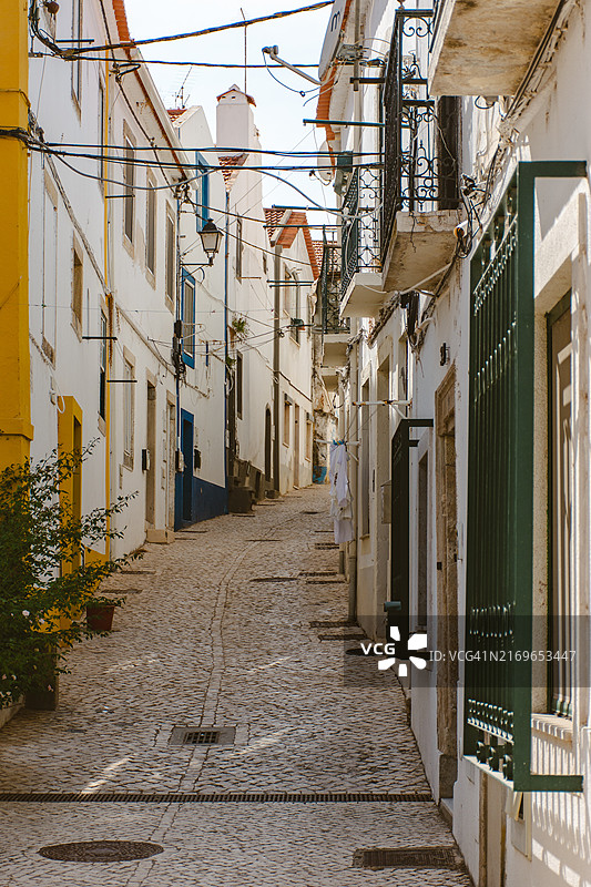 葡萄牙阿尔卡塞尔杜萨尔的城市街道图片素材