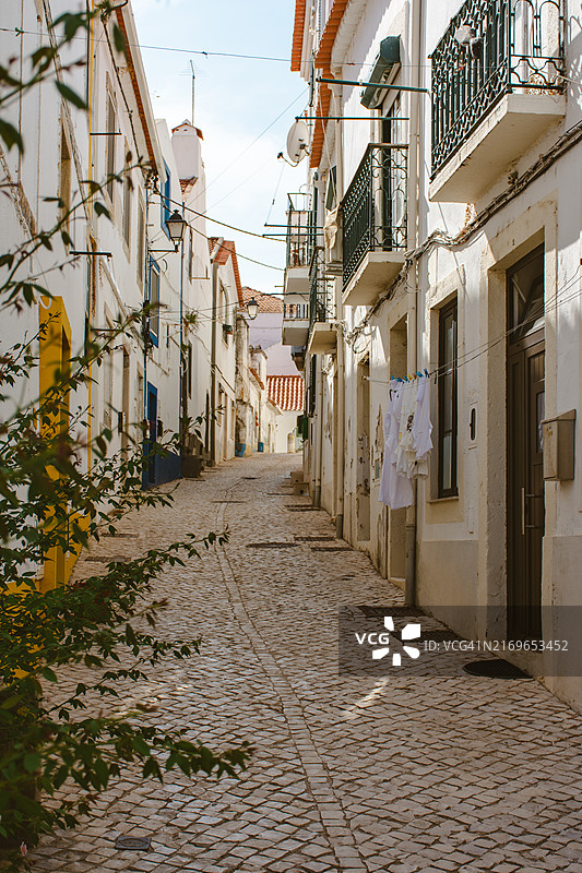 葡萄牙阿尔卡塞尔杜萨尔的城市街道图片素材
