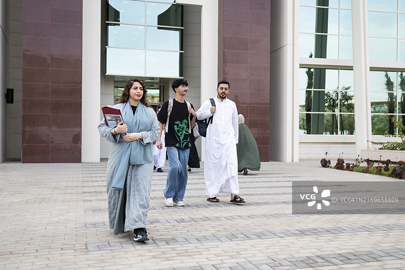 中东现代大学的进修学生图片素材