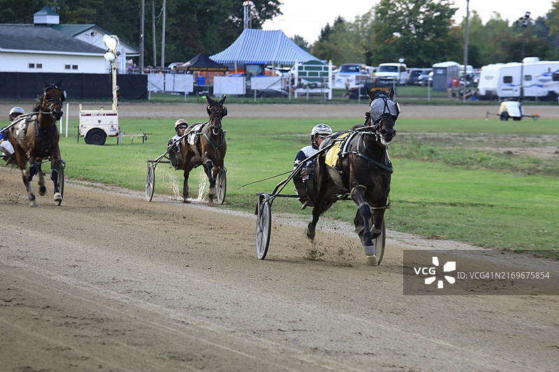 郡集市：马车赛传统活动图片素材