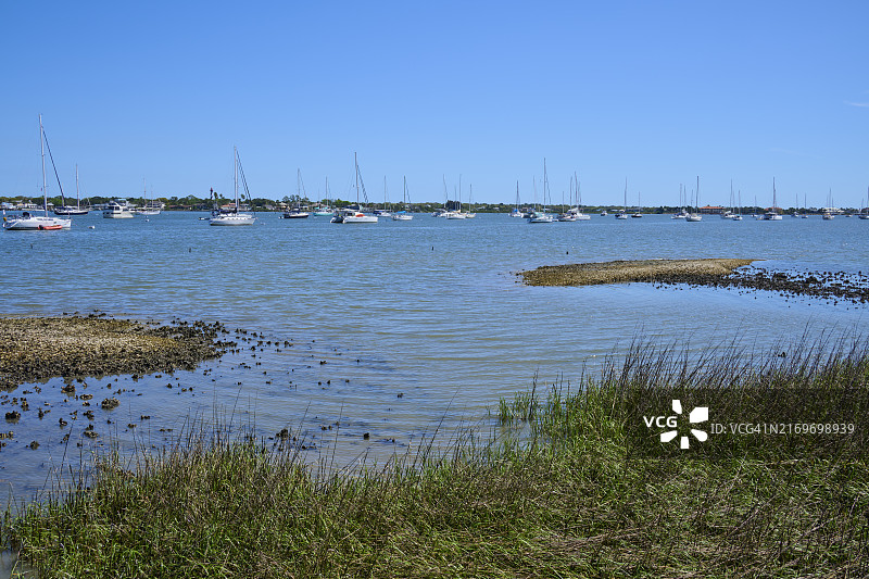 美国佛罗里达马坦萨斯河上的帆船图片素材