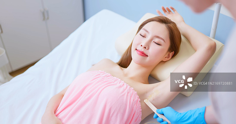 女士蜜蜡腋下脱毛图片素材