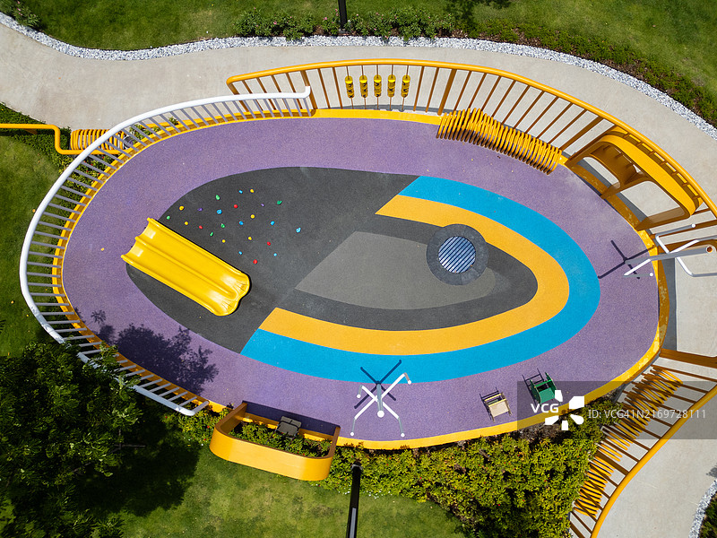 现代彩色游乐场的俯视图图片素材