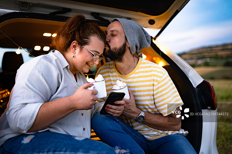 与我们的汽车一起旅行图片素材