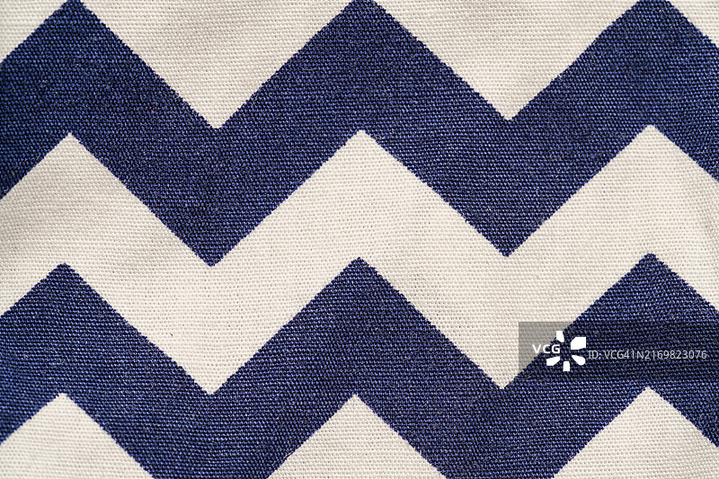 白色织物上的锯齿形图案图片素材