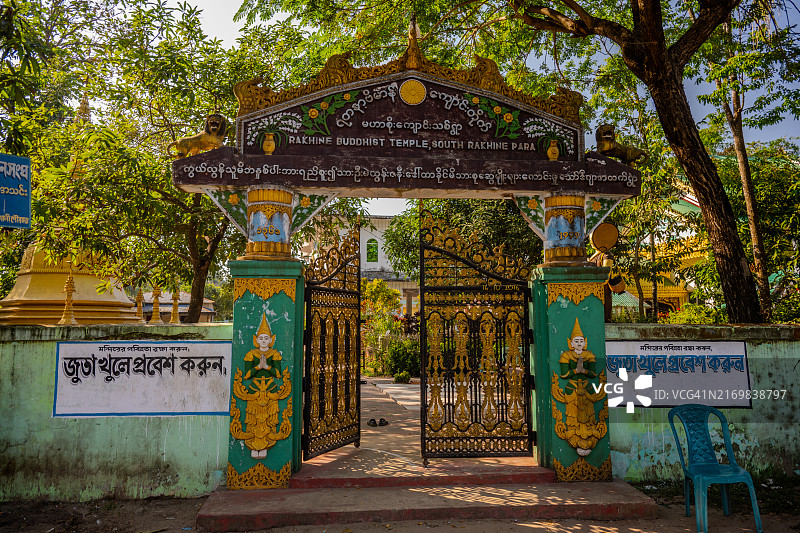 孟加拉国马赫什卡利岛若开邦佛教寺庙的华丽入口图片素材