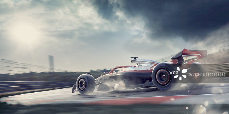 在潮湿条件下转弯的赛车图片素材
