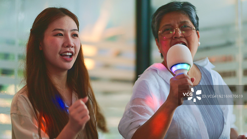 家庭幸福时光图片素材