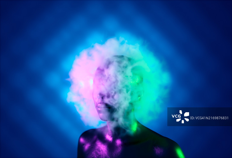 烟雾/云雾中的头部图片素材