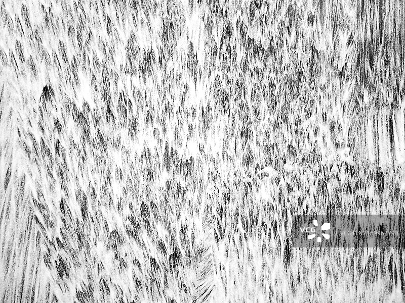 墙上的纹理白色油漆。过度曝光摄影。阳光。黑和白。法国，巴黎。图片素材