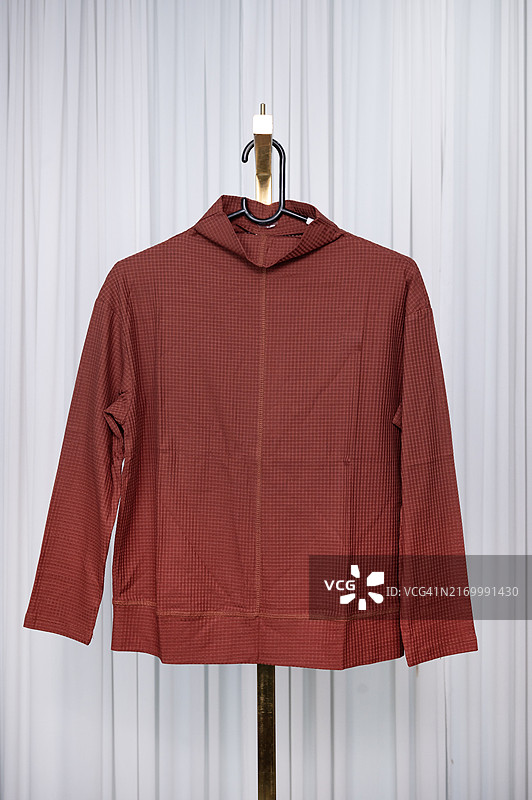 锈色华夫格针织上衣图片素材