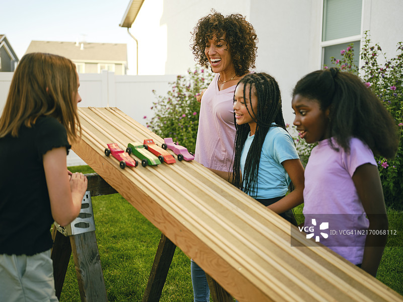 后院赛车女子俱乐部图片素材