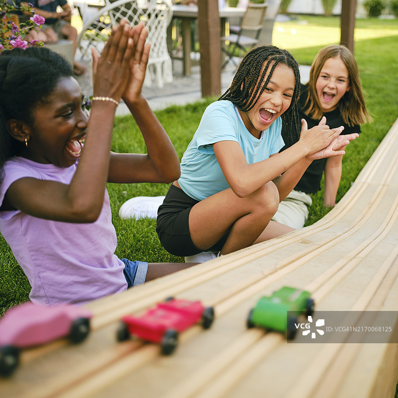 后院赛车女子俱乐部图片素材