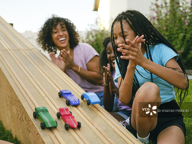 后院赛车女子俱乐部图片素材