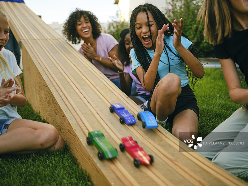 后院赛车女子俱乐部图片素材