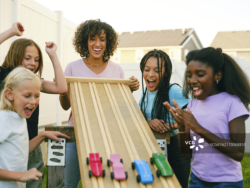 后院赛车女子俱乐部图片素材