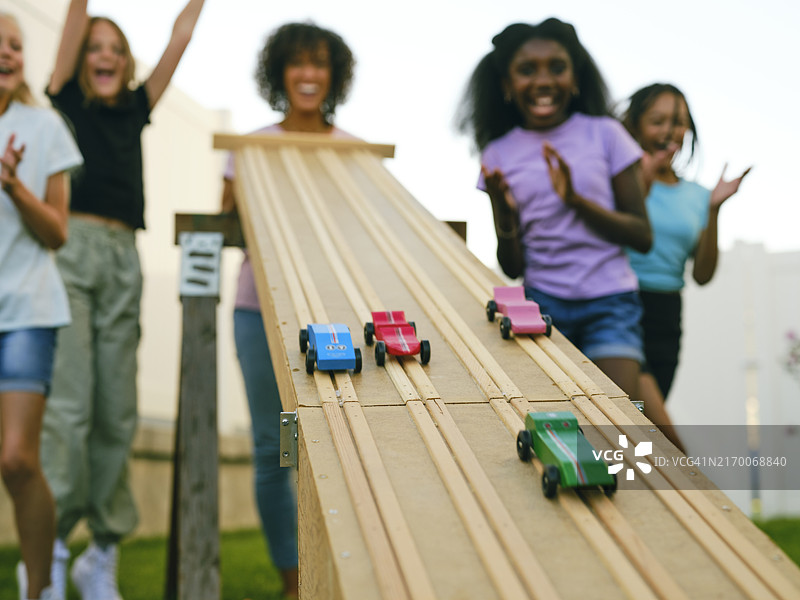 后院赛车女子俱乐部图片素材