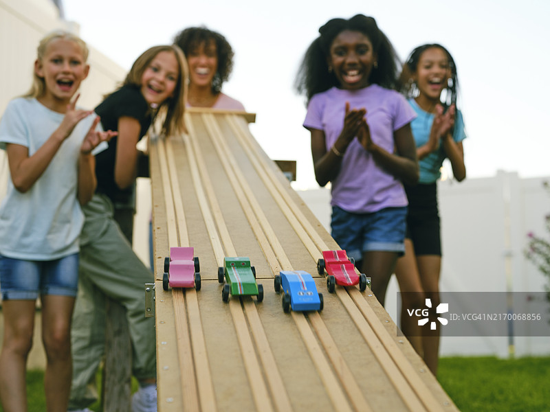 后院赛车女子俱乐部图片素材