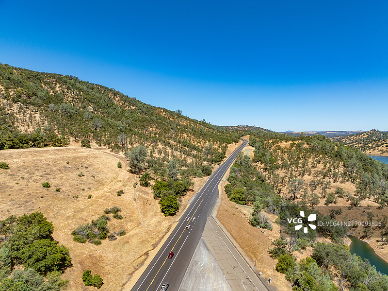 加利福尼亚州图奥勒米县的杰克逊维尔和伍兹溪景观图片素材