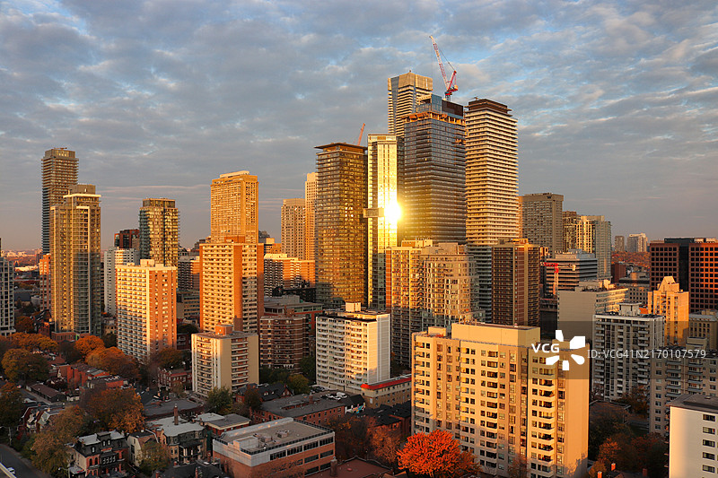 早安，金色城市！图片素材