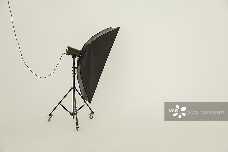 移动车上的柔光箱灯具图片素材