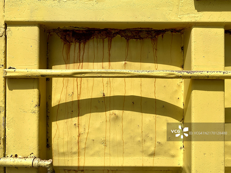 卡车车厢表面的锈迹特写图片素材