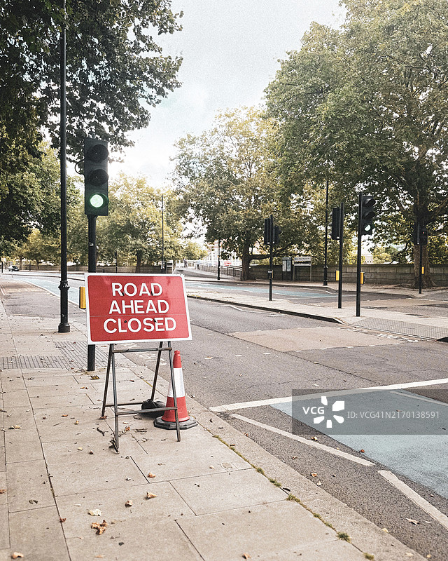 前方道路封闭图片素材