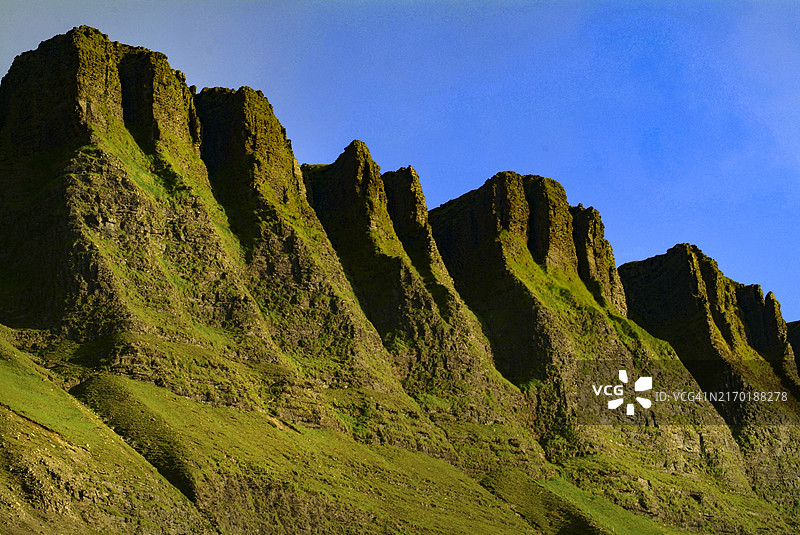 本·巴尔本山是达尔特里山脉的一部分，横跨斯莱戈和利特里姆。图片素材