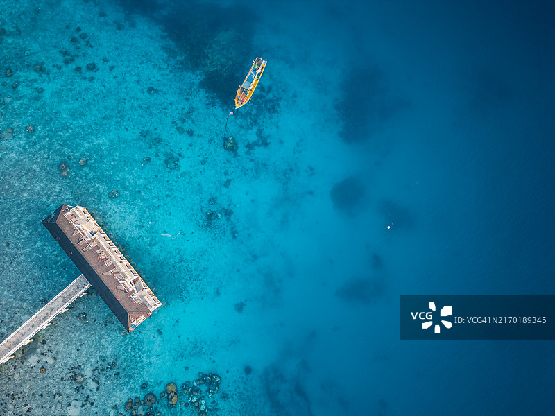 无人机视角：美丽的浪中岛海岸线图片素材