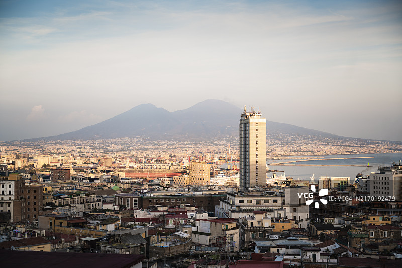 意大利那不勒斯城市风光和维苏威火山图片素材