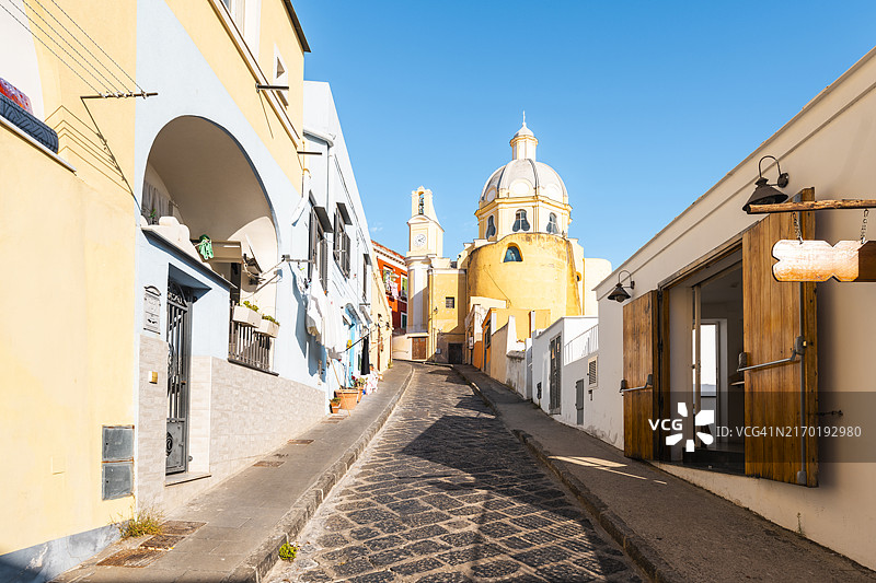 意大利普罗奇达岛圣玛丽亚感恩教堂街景图片素材