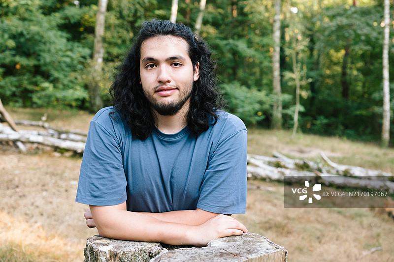 Z世代户外肖像图片素材