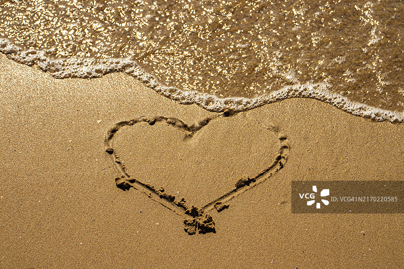 瓦尔纳保加利亚海滩沙滩上的心形图片素材